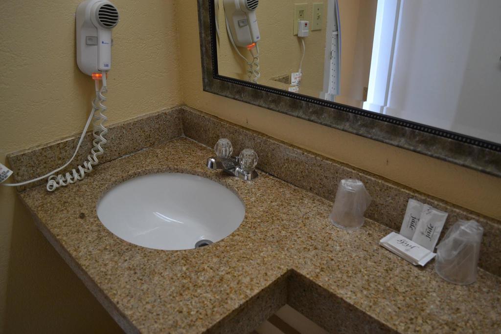 Americas Best Value Inn Smithfield Exteriör bild